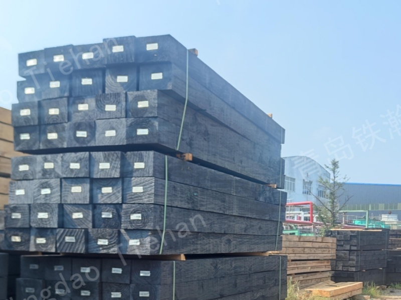 What wood is more suitable for railway turnout sleepers? What is the difference?
