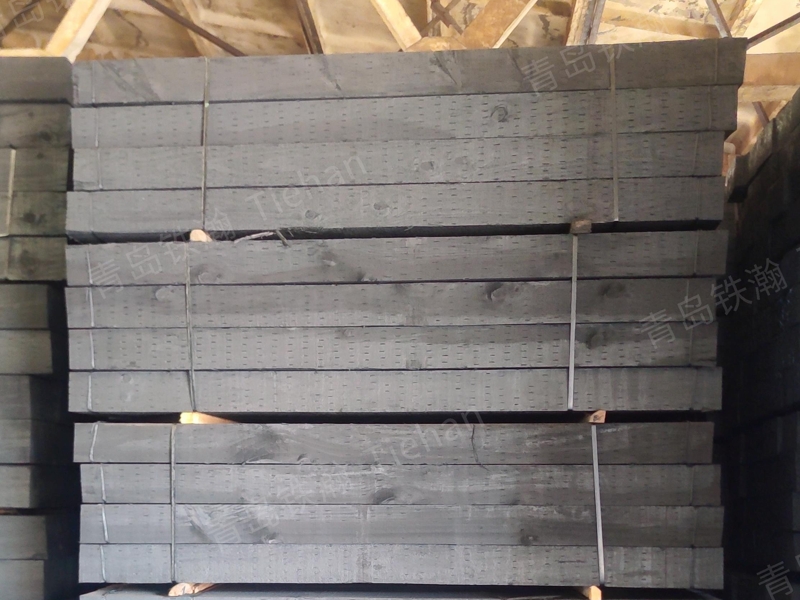Black anti-corrosion sleepers are not as sun resistant as plain sleepers? Why?