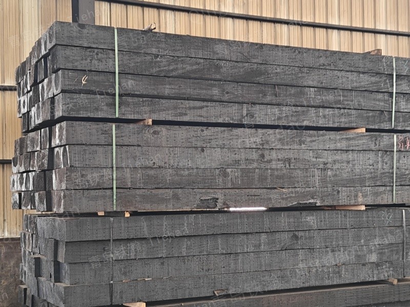Wind and sun, sawing and cutting, hot oil cooking -- the transformation of anticorrosive sleepers