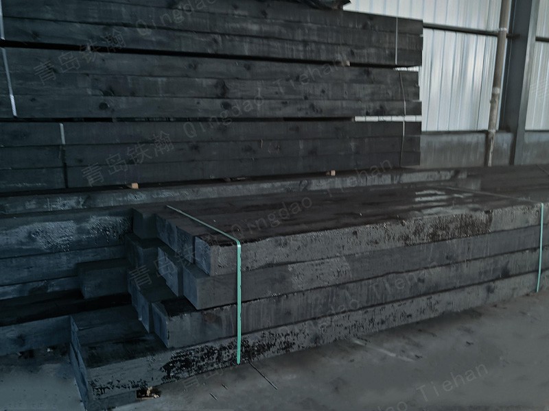 Why do anti-corrosive sleepers need to be immersed in hot oil instead of cold oil